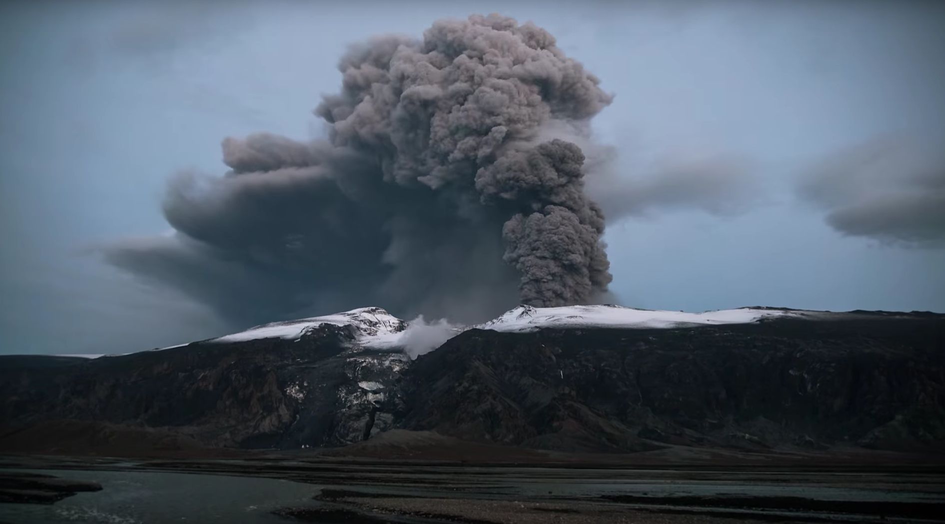 Eyja_eruption_plume