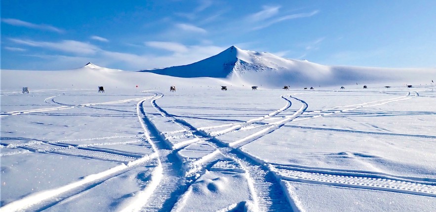 2020_05_WACSWAIN_snow_tracks_carousel 2020_05_WACSWAIN_snow_tracks_carousel
