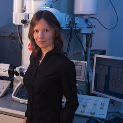 Image of a woman smiling, superimposed on an illustration of chemical symbols for magnesium