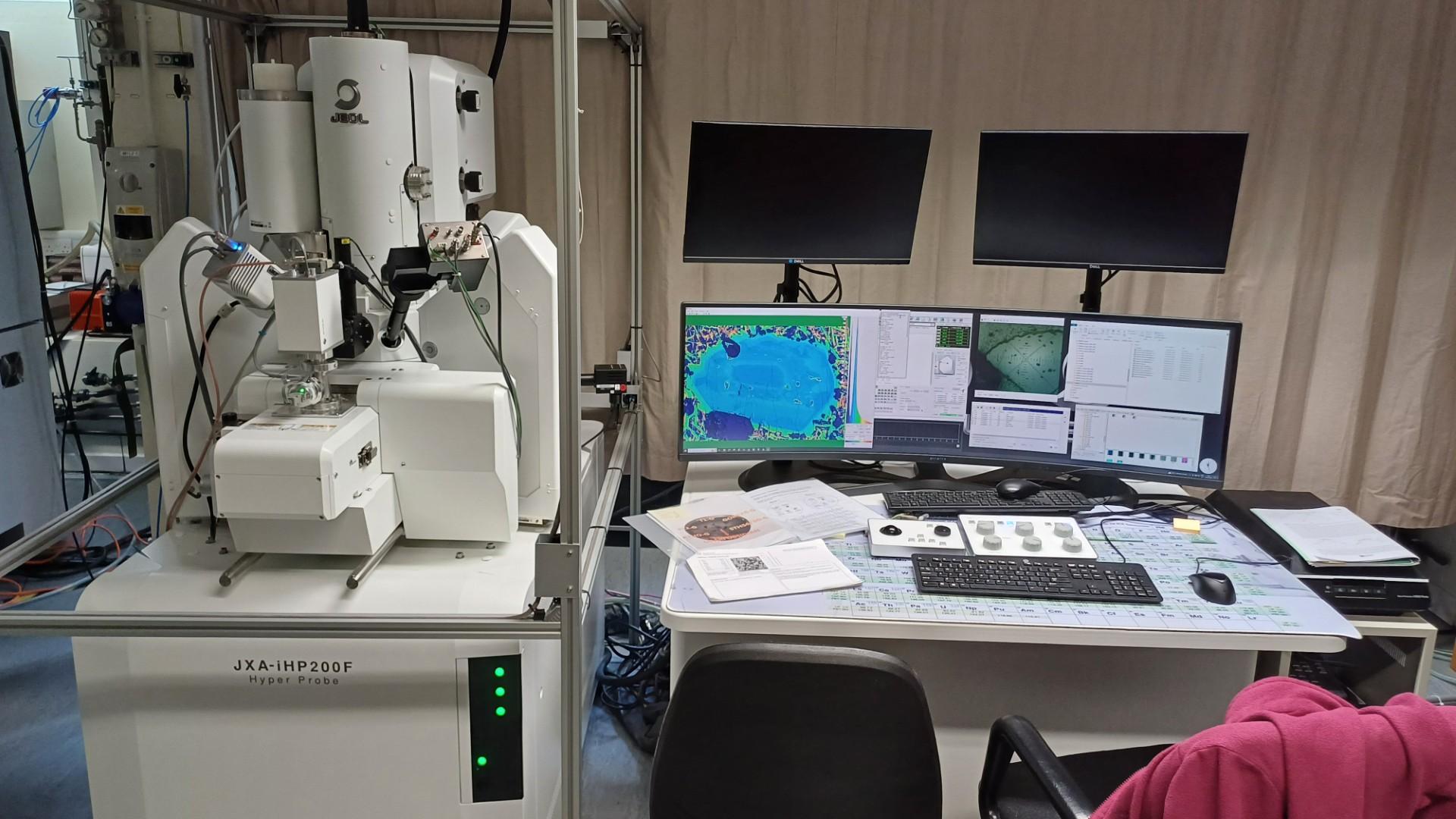 Electron_probe_microanalysis_carousel Electron_probe_microanalysis_carousel