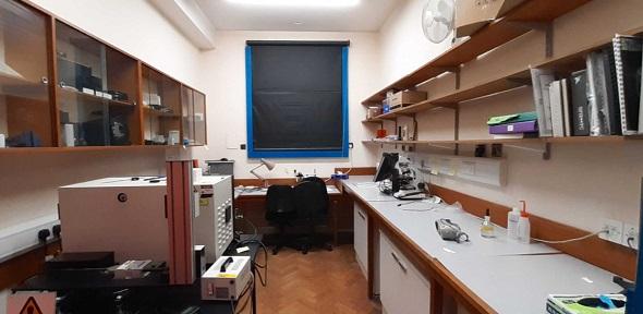 Raman_lab Picture of the lab where the Horiba LabRAM is housed