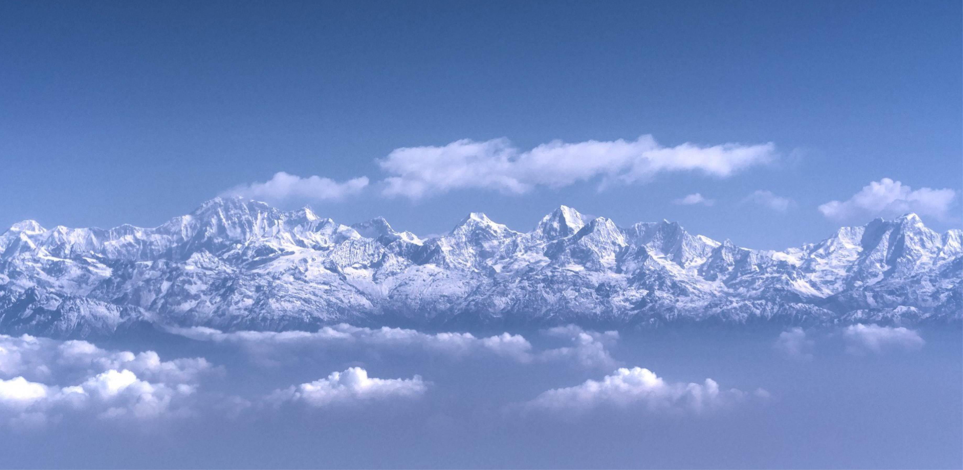 Image of the Himalayan mountains above the clouds